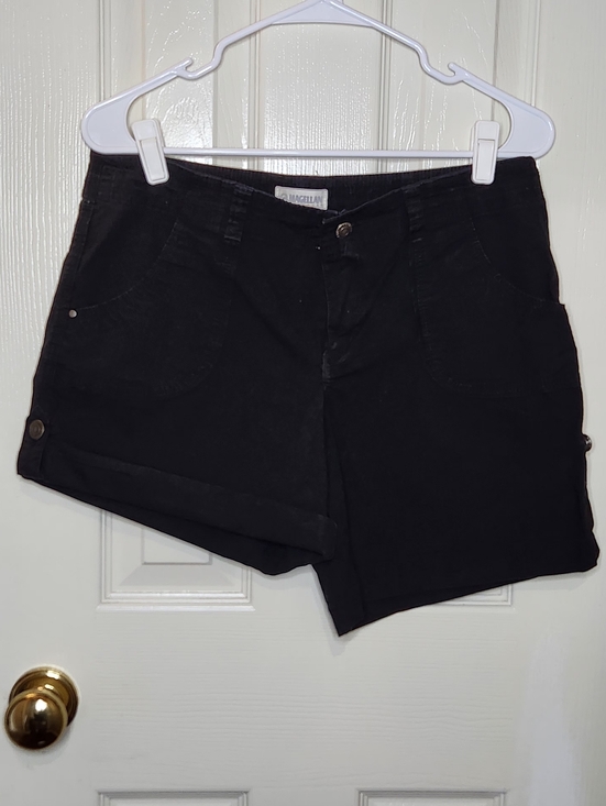 Magellan Outdoors Pants - Magellan Outdoors Women's Black Roll-Cuff Bermuda Shorts. Size 6